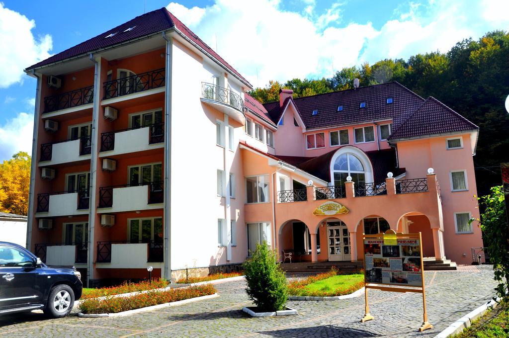 Sonyachna Polyana Hotell Exteriör bild