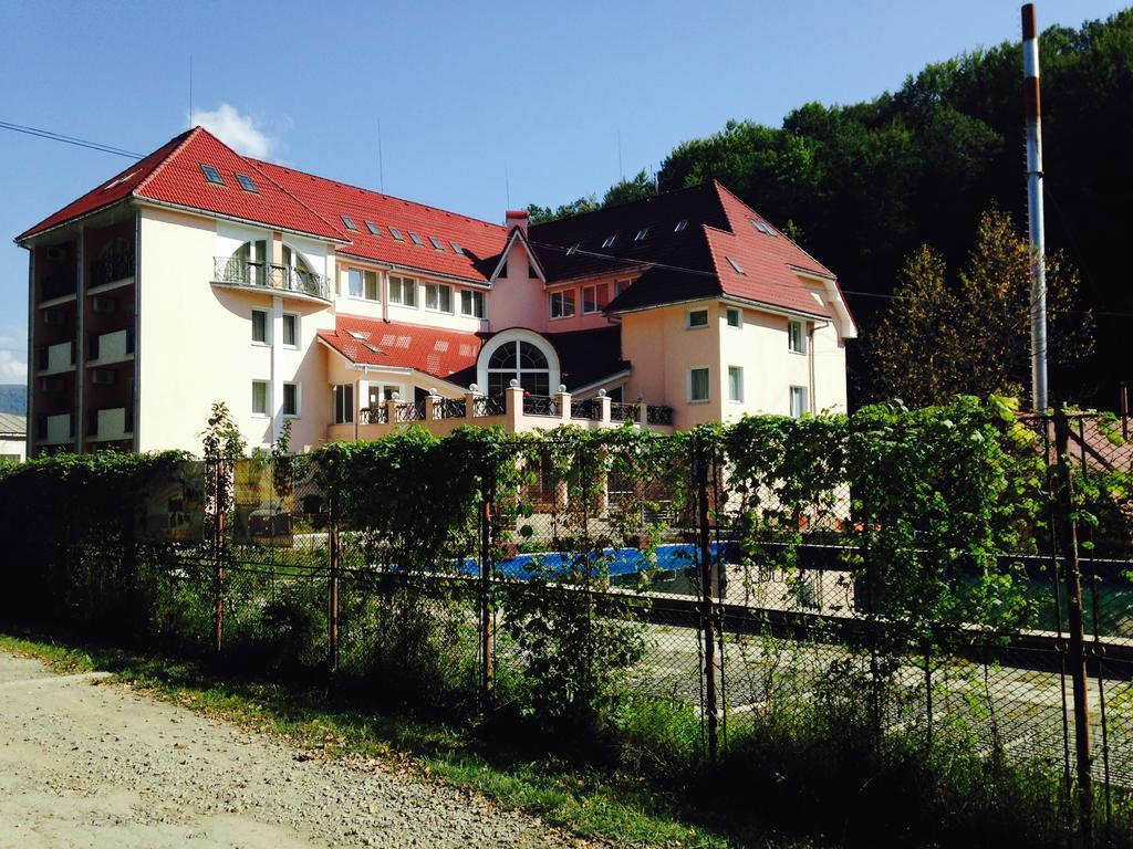 Sonyachna Polyana Hotell Exteriör bild