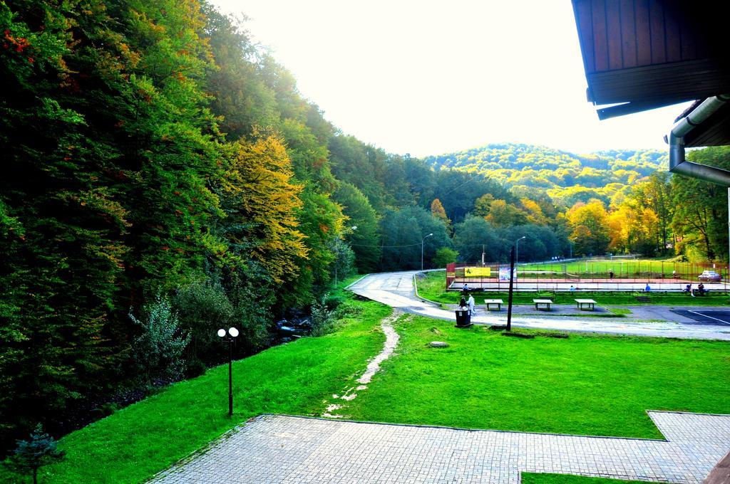 Sonyachna Polyana Hotell Exteriör bild