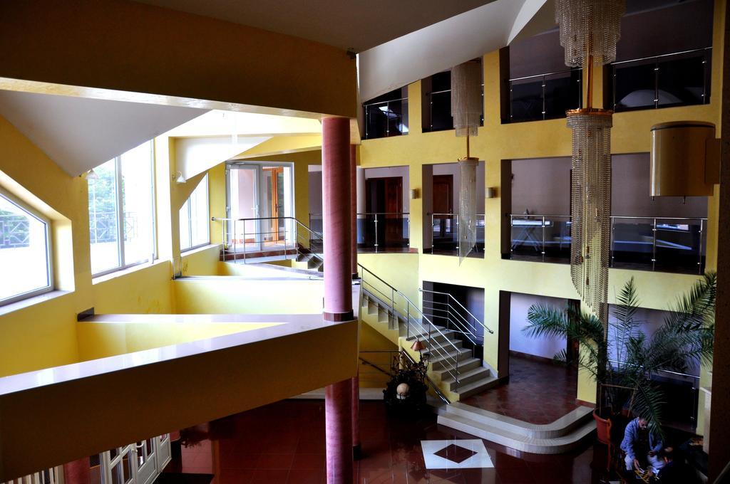 Sonyachna Polyana Hotell Exteriör bild