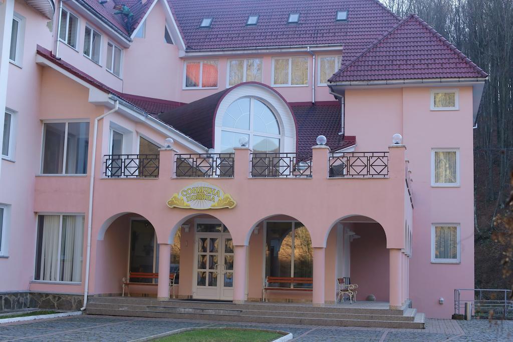 Sonyachna Polyana Hotell Exteriör bild